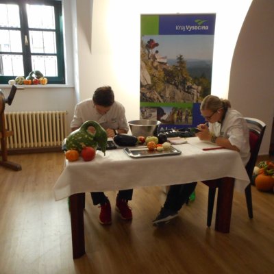 Účast studentů Hotelové školy Světlá na Svatováclavském posvícení ve Vídni - příprava dekorativních pokrmů